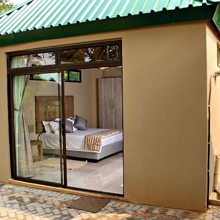 Zoe Bush Lodge Pretoria-Noord Exteriör bild
